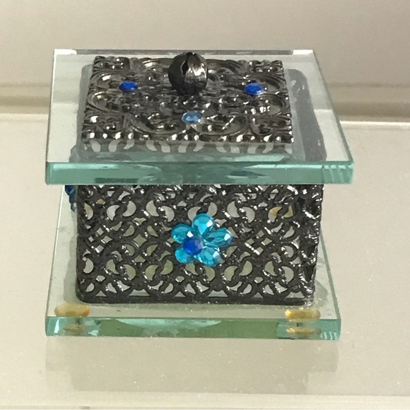 Ornate Filigree Metal Silver Tone/Rhinestones & Glass Small Trinket Jewelry Box - Picture 2 of 15